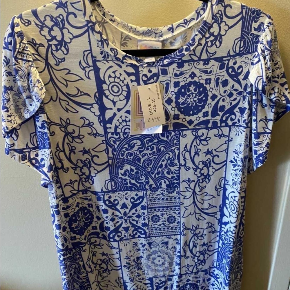 BNWT Lularoe Blue/White Print Olive Top - Large